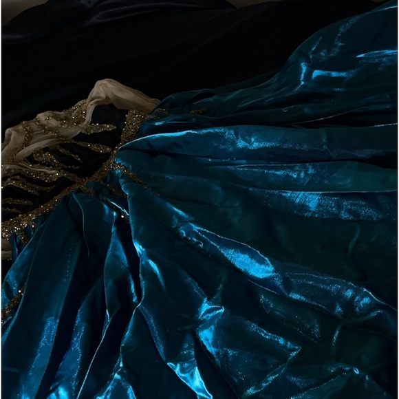 Blue dress - Picture 3 of 8